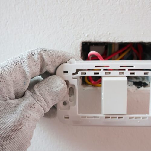 repairing-broken-electrical-outlets-in-the-home-e-2021-08-31-06-04-09-utc.jpg